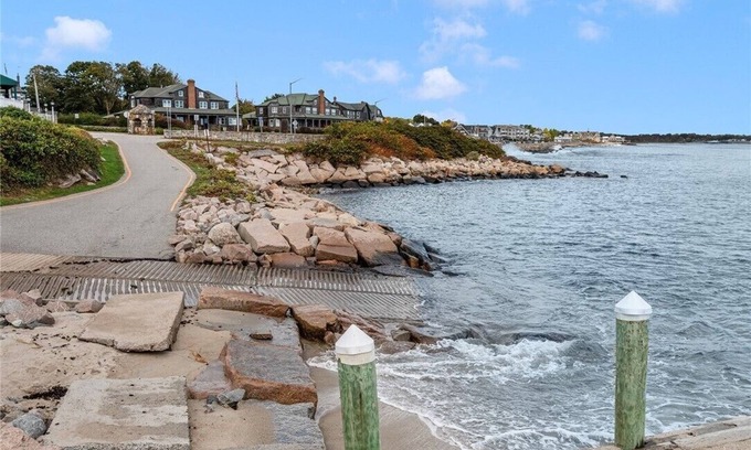 Narragansett Condo | Cozy 1-bedroom condo in the heart of charming Narragansett with WiFi