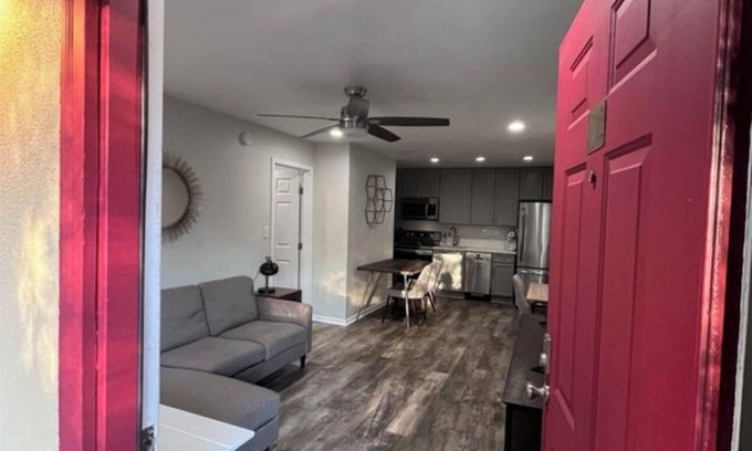 Tallahassee Condo | Cozy 1-bedroom condo across the street from FSU and Doak Campbell Stadium