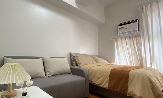 Pio del Pilar Condo | Cozy 1-bedroom condo in beautiful Makati with WiFi, Gym, Game room, Netflix
