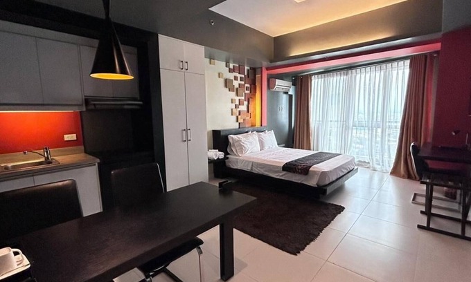 Legazpi Village Condo | Cozy 1-bedroom condo with WiFi and fitness room in awesome Makati