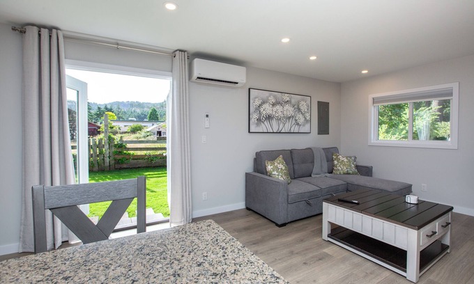 Langford Apartment | Cozy 1-Bedroom Retreat in the Heart of Langford