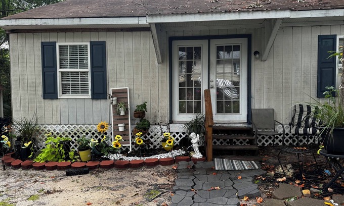 Red Bank Apartment | Cozy 1-bedroom suite centrally located-in Lexington 5 min to airport