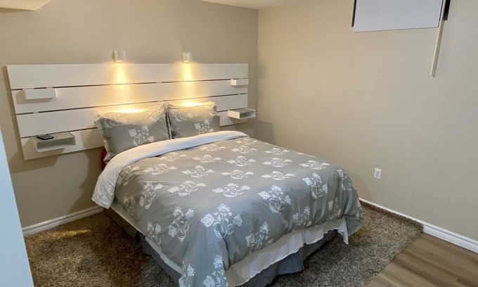 Newmarket House | ❤️Cozy 1 Bedroom Suite Basement with FREE Parking