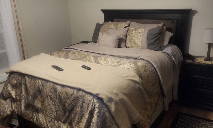 Westside Norwich Apartment | Cozy 1-bedroom with AC and WiFi in nice Norwich