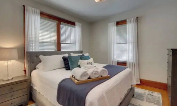 Quincy House | Cozy 1930's bungalow meets modern amenities!