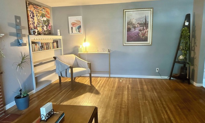 Mansfield Apartment | Cozy 1950s Ranch House