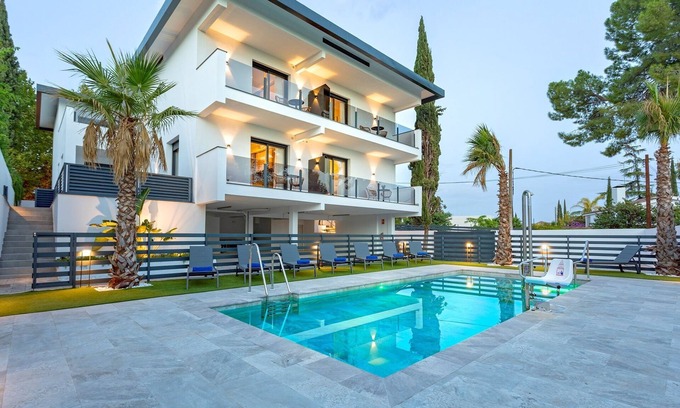 Distrito Norte Sierra Apartment | Cozy 1BD apartment with terrace, pool and parking. Arruzafa VI