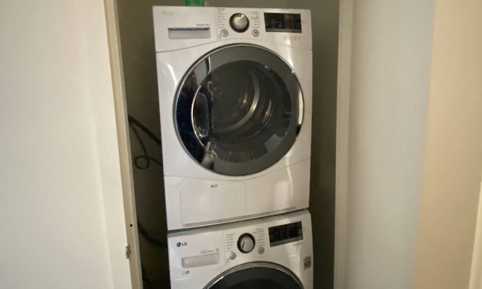 East Orange Apartment | Cozy 1bdrm Hideaway W/ parking space
