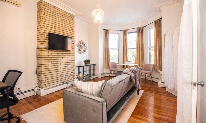 Central Village Apartment | Cozy 1Bed, 1Bath in Brookline, MBTA