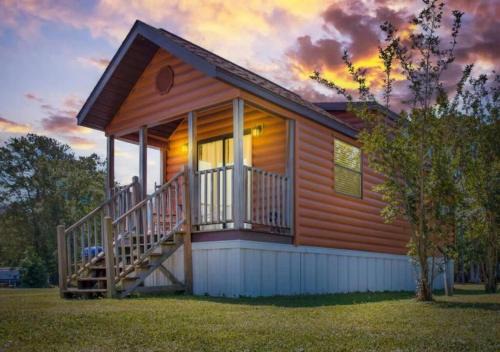 McCutcheon Field House | Cozy 1BR Cabin in Jacksonville