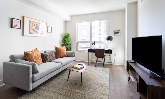 Pentagon City Apartment | Cozy 1BR in Arlington, Rooftop Pool + Pet-Friendly