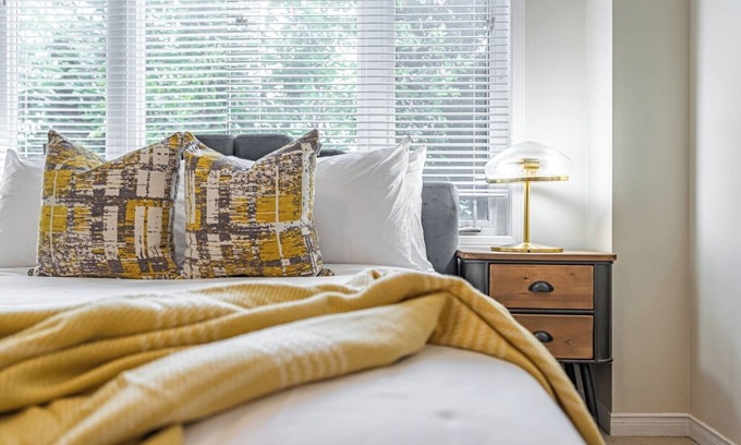 Churchill Meadows Condo | Cozy 1BR Townhome Apartment
