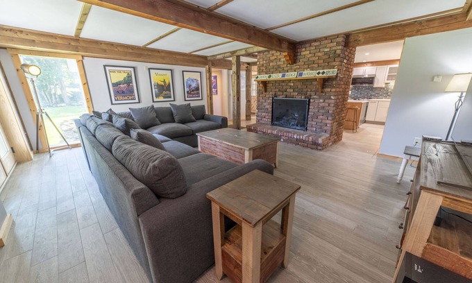 Wardsboro Apartment | Cozy 2 Bdr Apartment Minutes to Mt Snow!