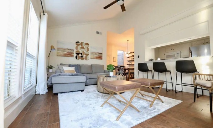 Lower Greenville House | Cozy 2 bed/2 bath home with sleeper sofa