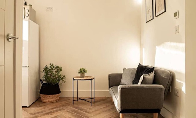 Wroxton Apartment | Cozy 2-Bed Flat in Wroxton near Abbey Gardens
