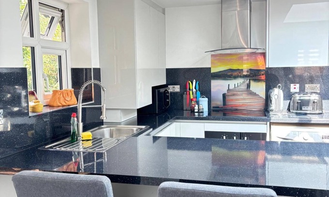 Lacey Green House | Cozy 2 Bed Property in High Wycombe Tn
