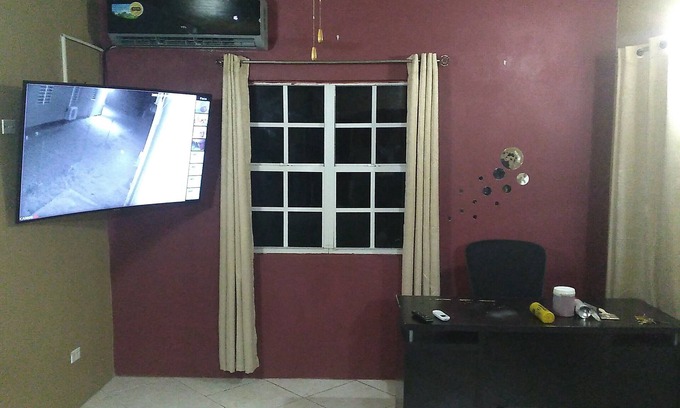 Seatons Apartment | cozy 2 bedroom 1 bathroom apartment.