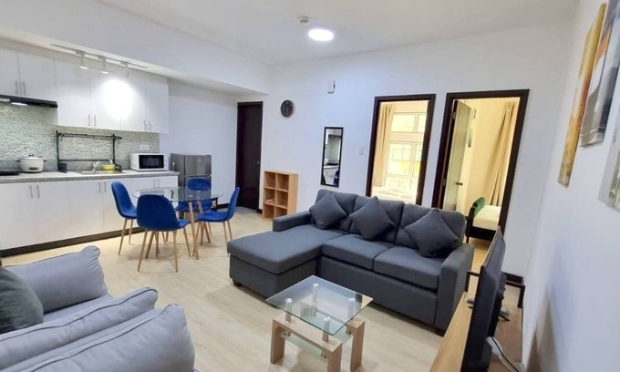 Bangkal Condo | Cozy 2-Bedroom 2-Bath condo San Lorenzo Place Makati WiFi 4KM NAIA