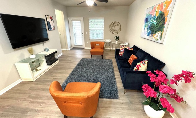 Northside Apartment | Cozy 2-bedroom apartment in nice Jacksonville with WiFi, fitness room - Sleep 6!