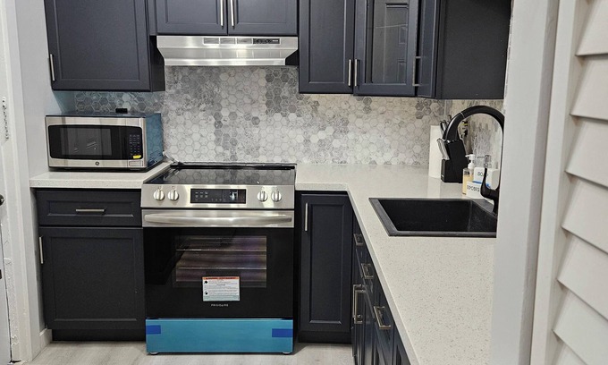 Oakland Park Apartment | Cozy 2-bedroom apartment with AC and WiFi in fabulous Oakland Park