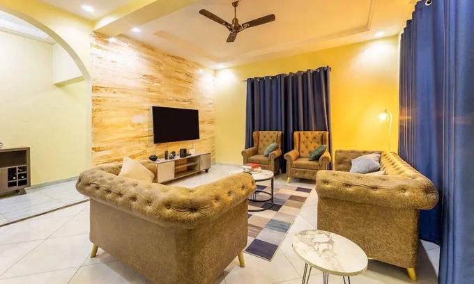 Santeo House | Cozy 2-bedroom apartment with WiFi, AC in amazing East Legon