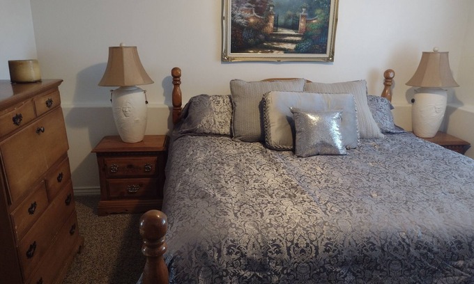 Elk Ridge Apartment | Cozy 2-bedroom apartment in enchanting Elk Ridge with AC, WiFi cottage feel