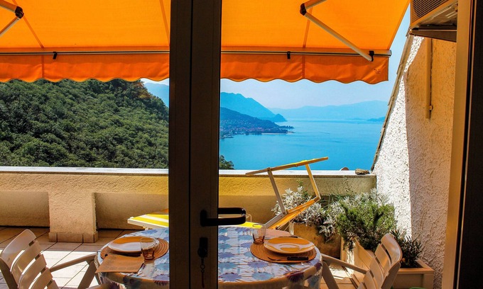 Poppino Apartment | Cozy 2 bedroom apartment with stunning views of Lake Maggiore
