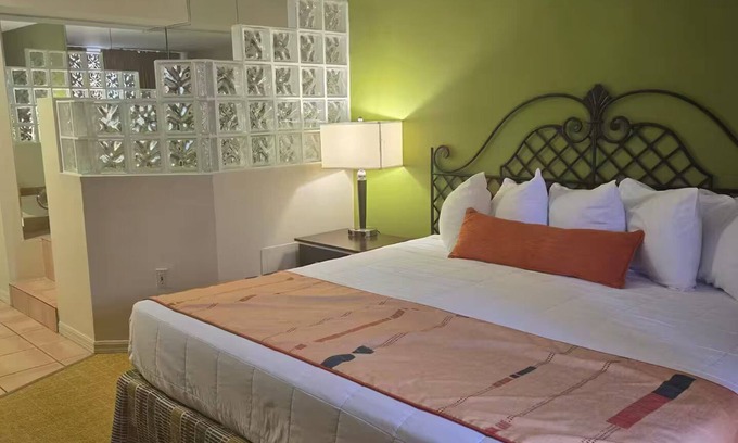 Weston Apartment | Cozy 2-bedroom apartment in charming Weston with AC, fitness room