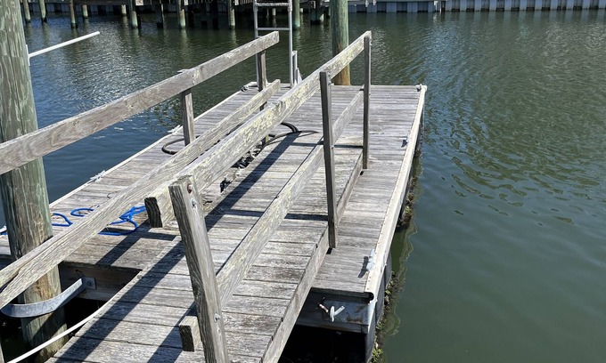 Atlantic Beach Cottage | Cozy 2-bedroom cottage near Triple S Marina
