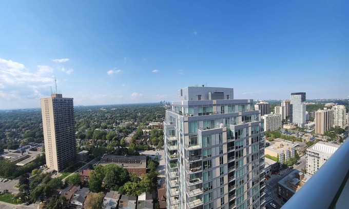 Mount Pleasant West Condo | Cozy 2 Bedroom Condo next to Subway Eglinton