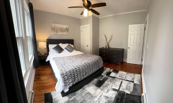Center House | Cozy 2 Bedroom Family Stay