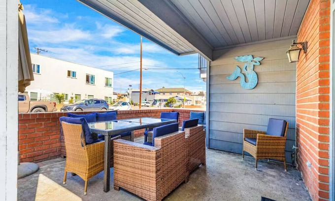 West Newport Apartment | Cozy 2-Bedroom Getaway