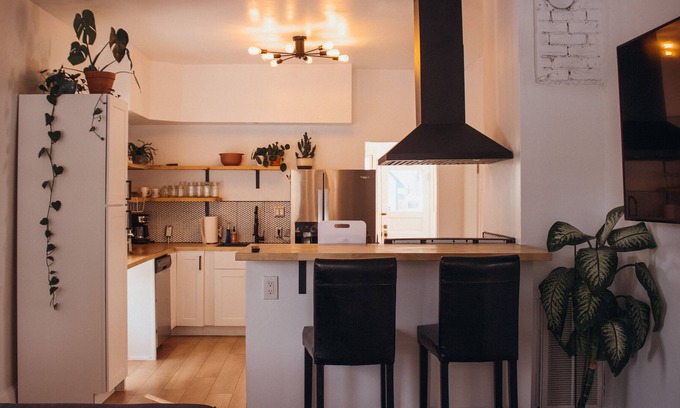 University Park House | Cozy 2 bedroom HOME in Historic Old Town