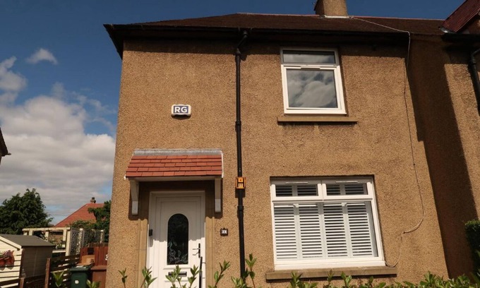 Gilmerton House | Cozy 2-bedroom house in quaint Edinburgh with WiFi