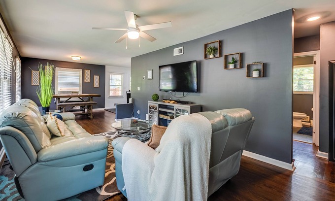 Jefferson Park House | Cozy 2-bedroom House near Atlanta Airport