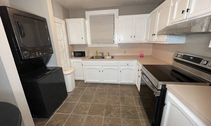 Port Allen Apartment | Cozy 2 Bedroom lower apartment home
