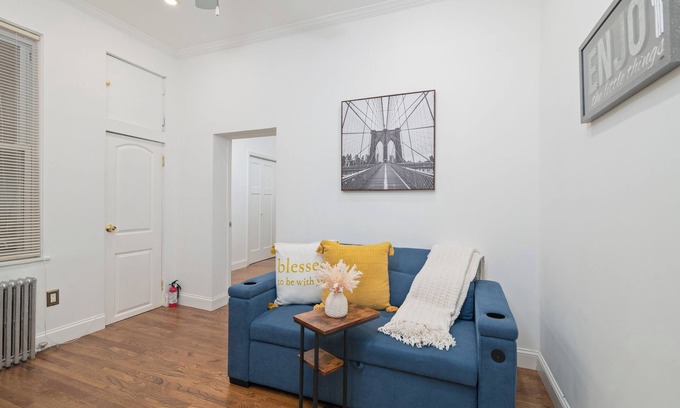 North Bergen Apartment | Cozy 2-bedroom minutes to Manhattan/Times Square/Central Park