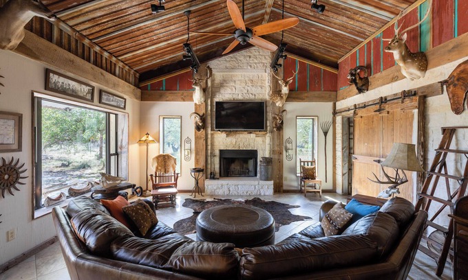 Mountain Home House | Cozy 2-Bedroom Ranch House in Mountain Home, TX – AC, WiFi & Hill Country Charm!