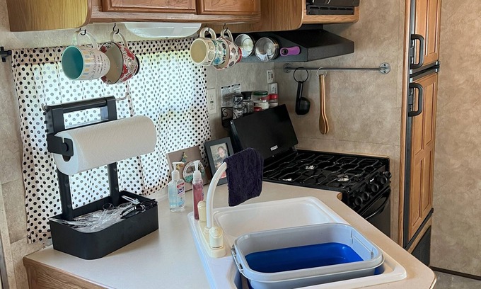 Madison House | Cozy 2-bedroom RV on the Ohio River near historic Madison, IN with AC & a view!