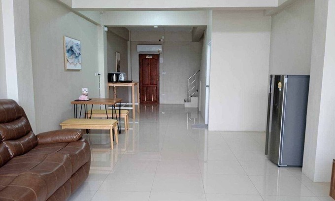 Nakhon Chai Si House | Cozy 2-bedroom building in tranquil Tambon Ngiu Rai with WiFi, AC