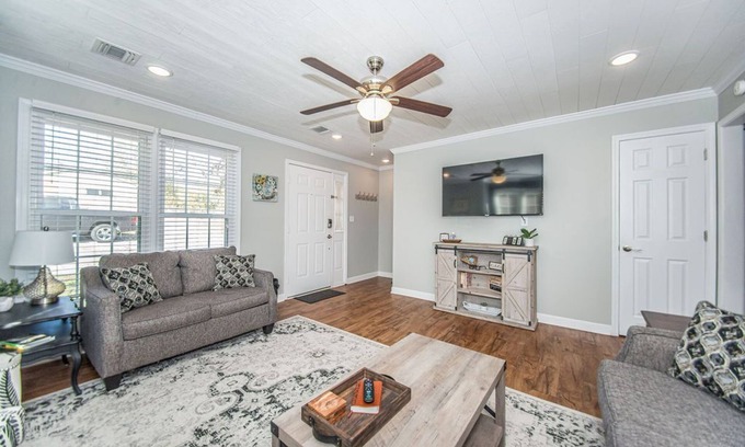 Valley Falls House | Cozy 2 bedroom Townhome in Spartanburg, SC