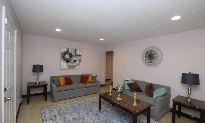 Belleville Apartment | Cozy 2 Bedroom