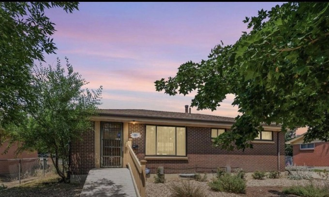Aurora House | Cozy 2 Bedroom w/ Necessities Provided