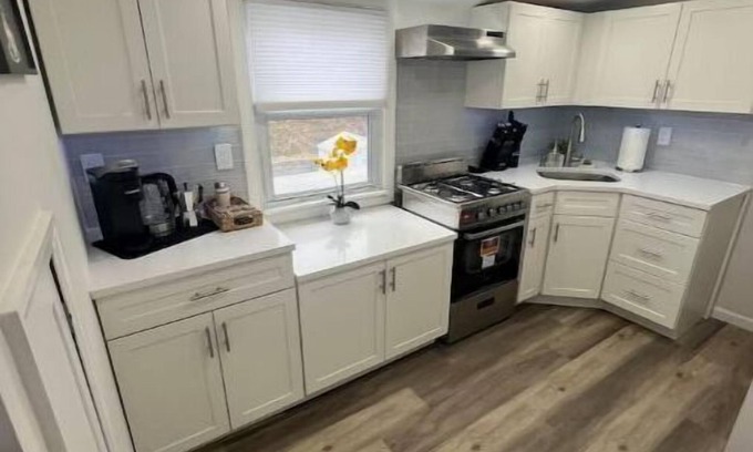 Lyndhurst Apartment | Cozy 2 BR Apartment - close to NYC, MetLife, American Dream