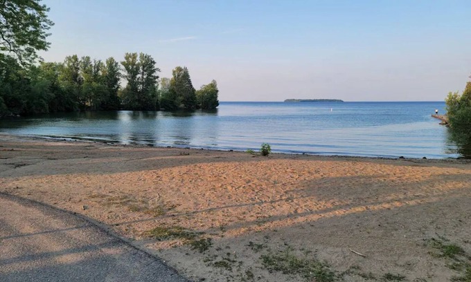 Alcona Cabin | Cozy 2 Person Cabin
