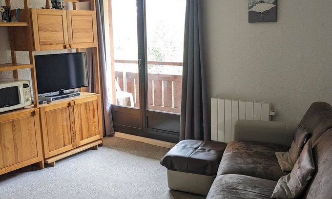 Les Adrets Apartment | Cozy 2-Room Cabin apt w/Balcony, Ski-In/Out, Close to Shops, Sleeps 6