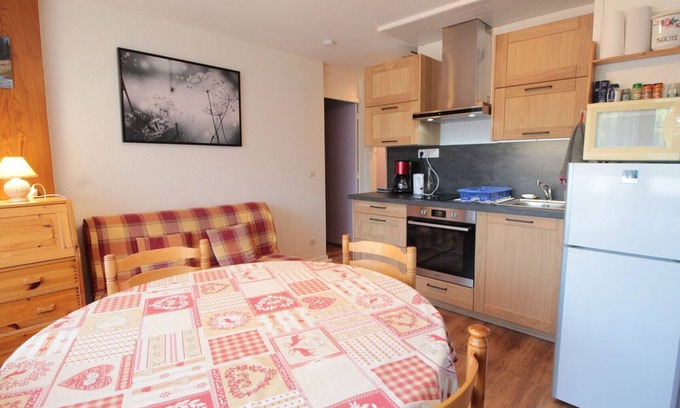 Les Carroz-d'Araches Apartment | Cozy 2-Room Apt for 4 - Ski Access, Balcony, Parking, Near Shops in Carroz