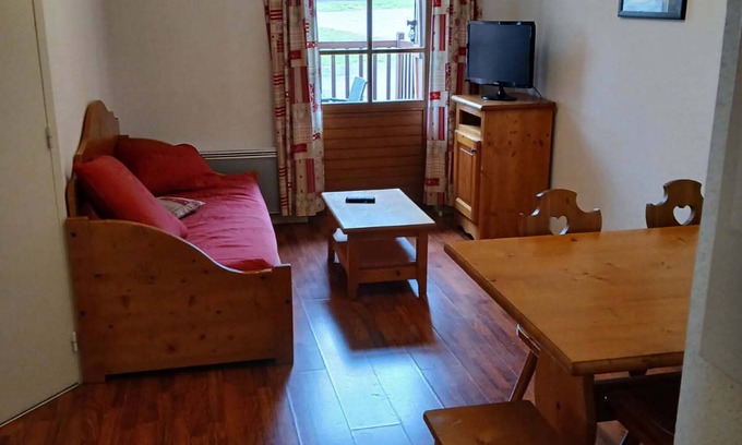 Vignec Apartment | Cozy 2-Room Apartment for 6 with Terrace and Pool Access Near Saint-Lary-Soulan