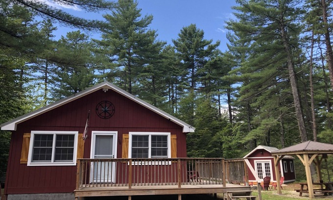 Chocorua Ski and Beach Cottage | Cozy 2BD Camp Cottage - Walk To Sandy Beach & Short Drive to North Conway