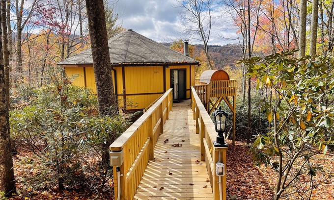 Beech Mountain Cabin | Cozy 2BR/2BR Cabin with Sauna near Ski Resort